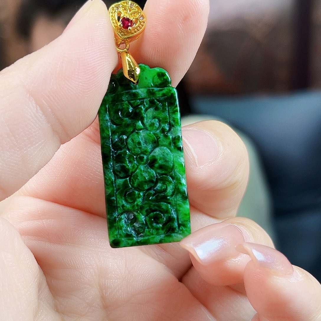 翡翠未镶嵌颈饰多样性