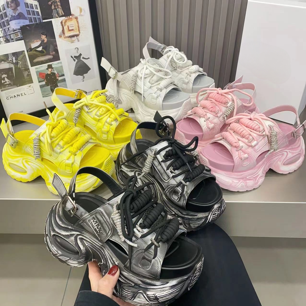 ML露趾凉鞋平跟女纯色凉鞋时装凉鞋松糕鞋百搭女士女款露趾鞋子