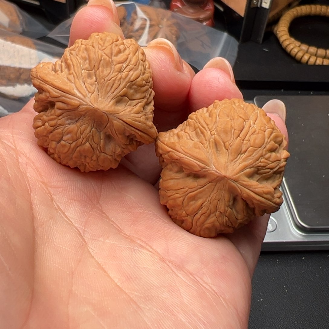 文玩核桃把件绣球35