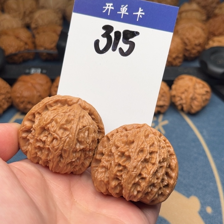 文玩核桃吊坠白狮子 42精修 315