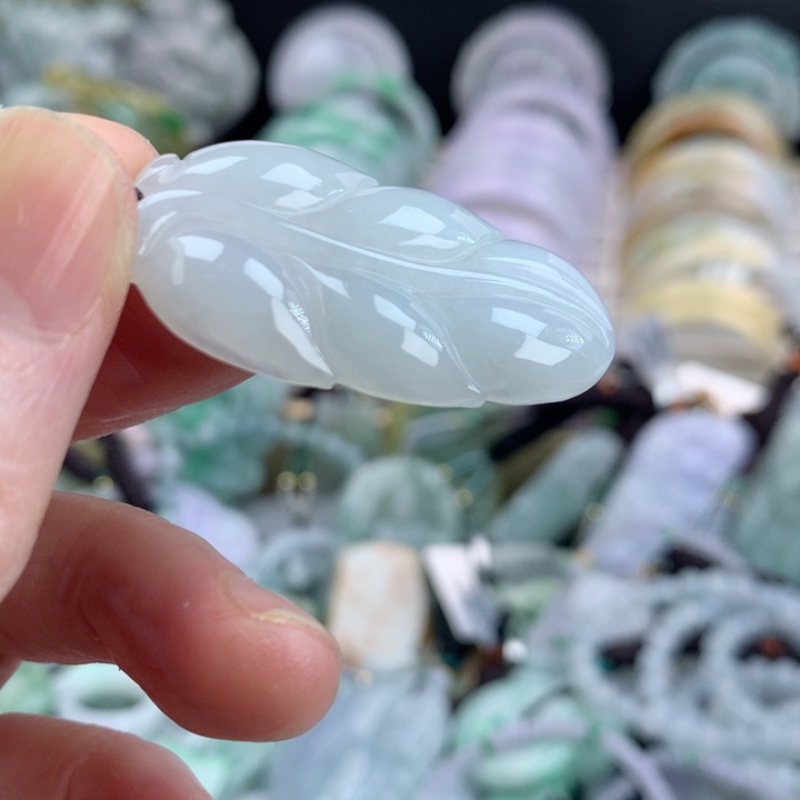 翡翠颈饰未镶嵌吊坠