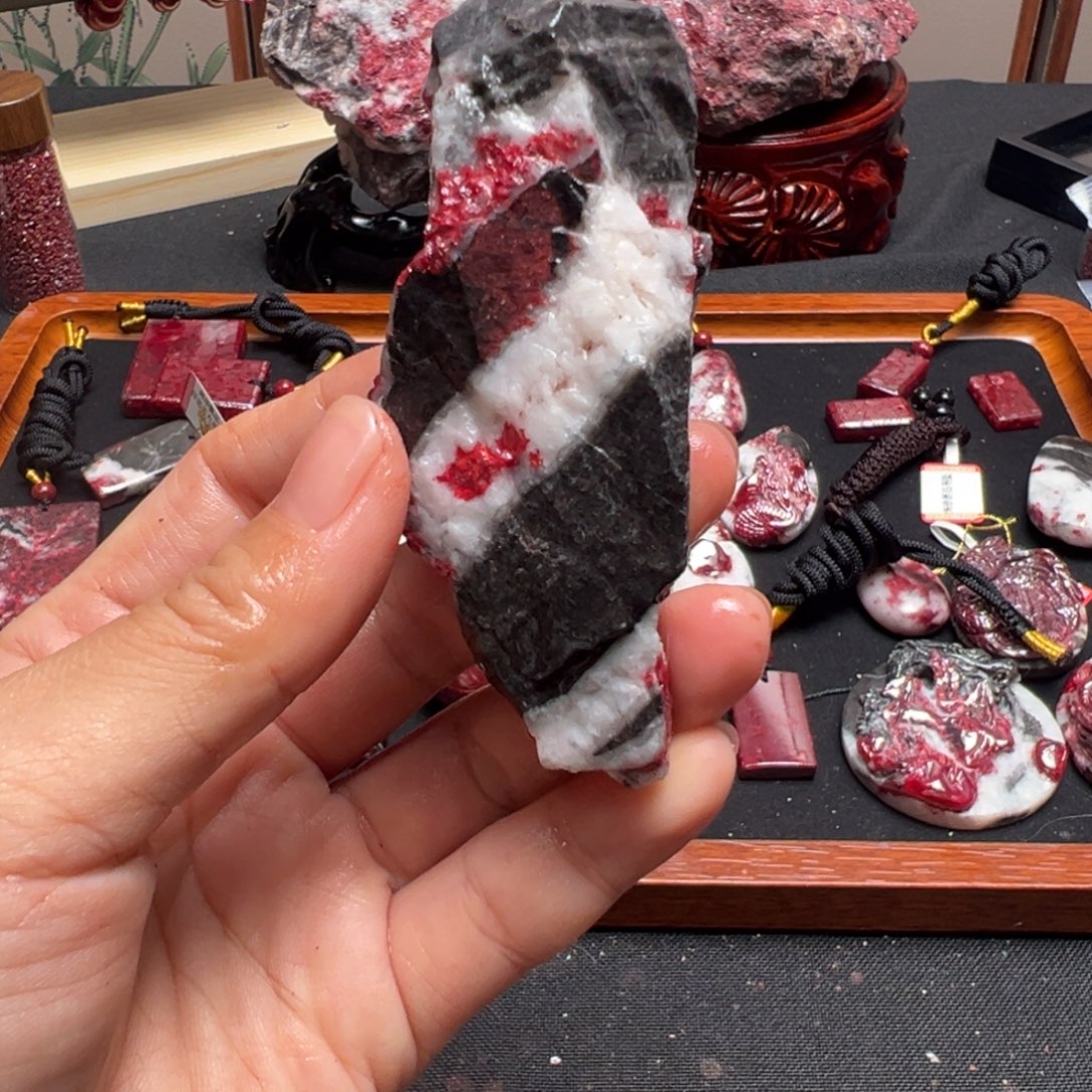 ****丫天然辰砂天然朱砂原石毛料