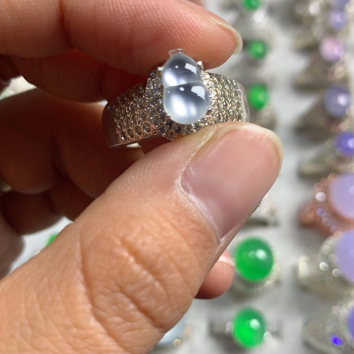 翡翠未镶嵌戒指铜托，卖裸石，需要二次镶嵌