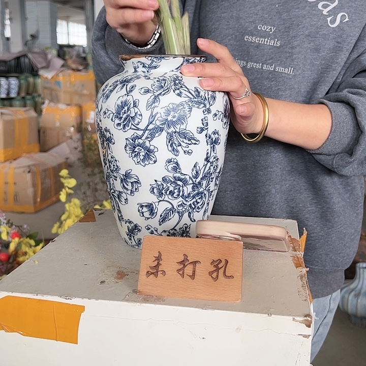 景德镇陶瓷花瓶工厂