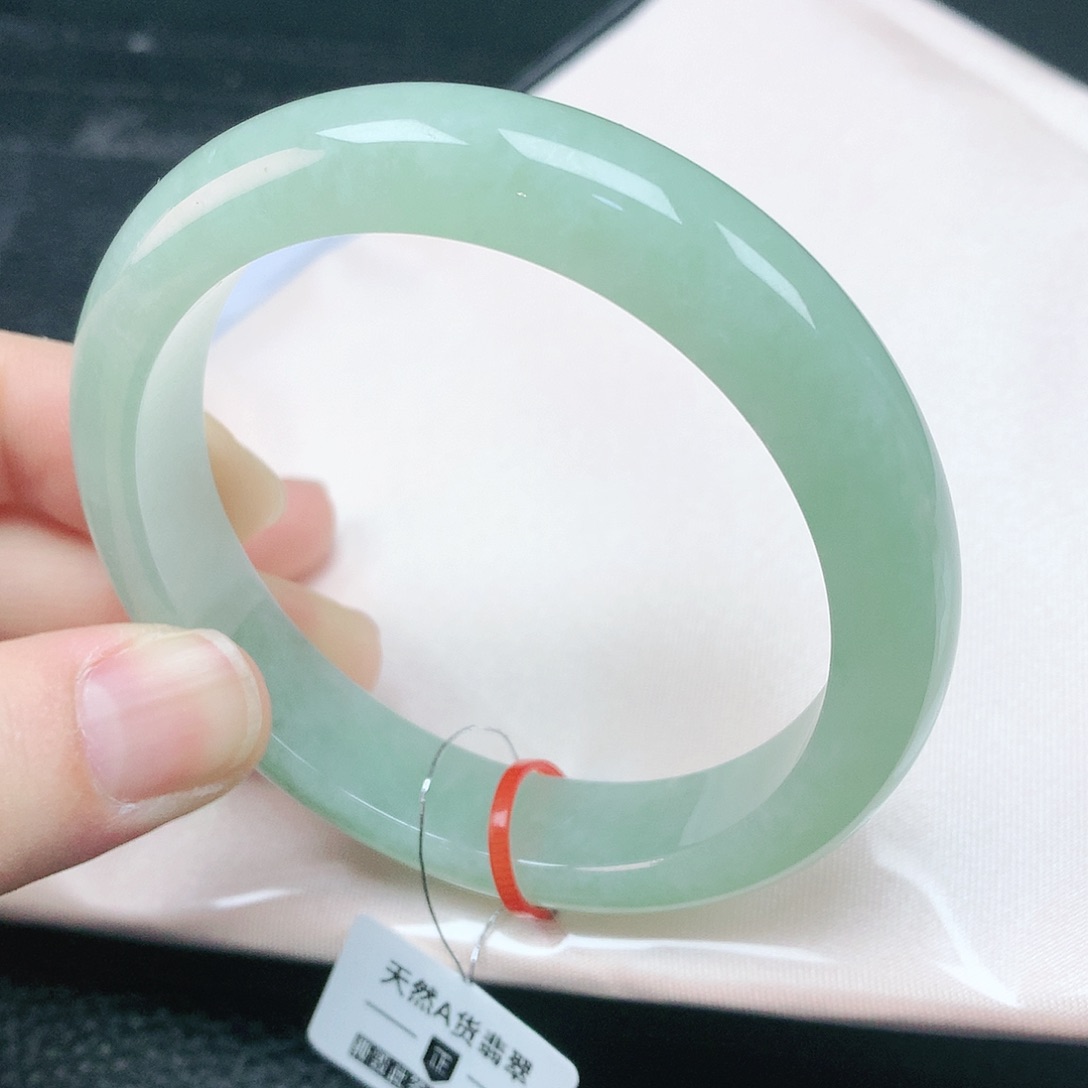 翡翠手镯未镶嵌57圈