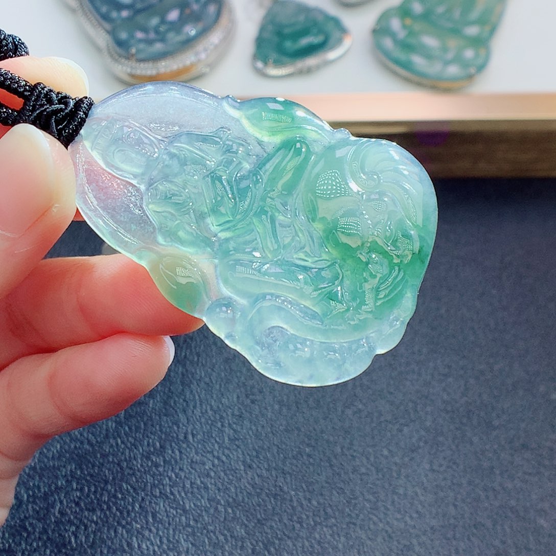 翡翠颈饰未镶嵌翡翠