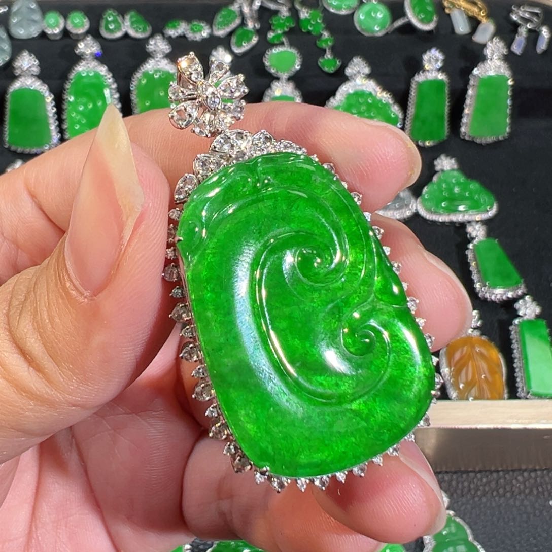 【闪购商品】翡翠吊坠(不含链)18K金镶嵌