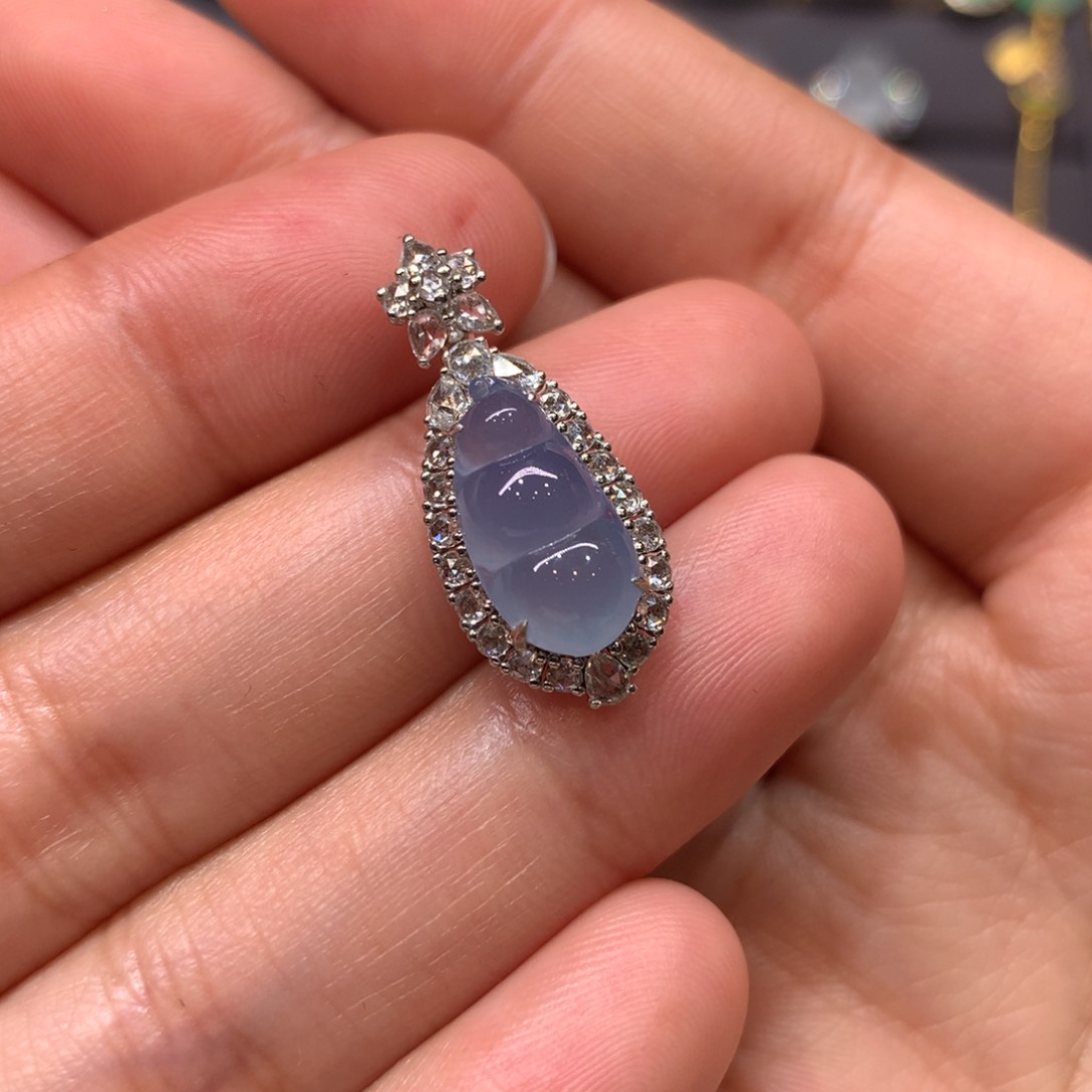 翡翠颈饰18K金镶嵌吊坠