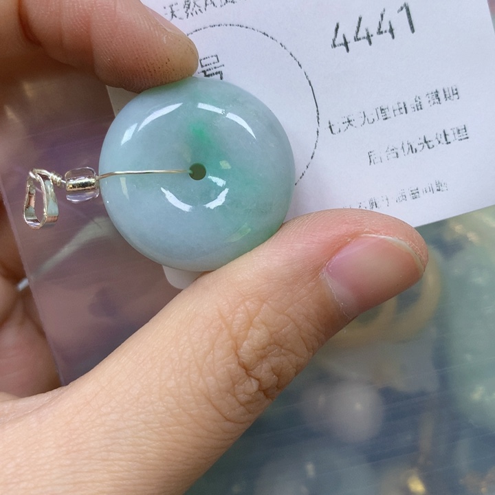 翡翠挂件未镶嵌翡翠
