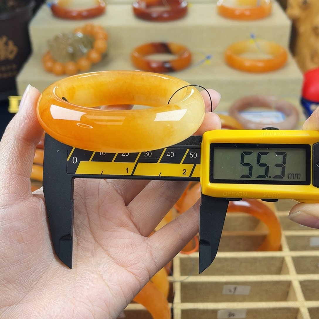 无无28 号茄山老油料55圈口金色油胖镯