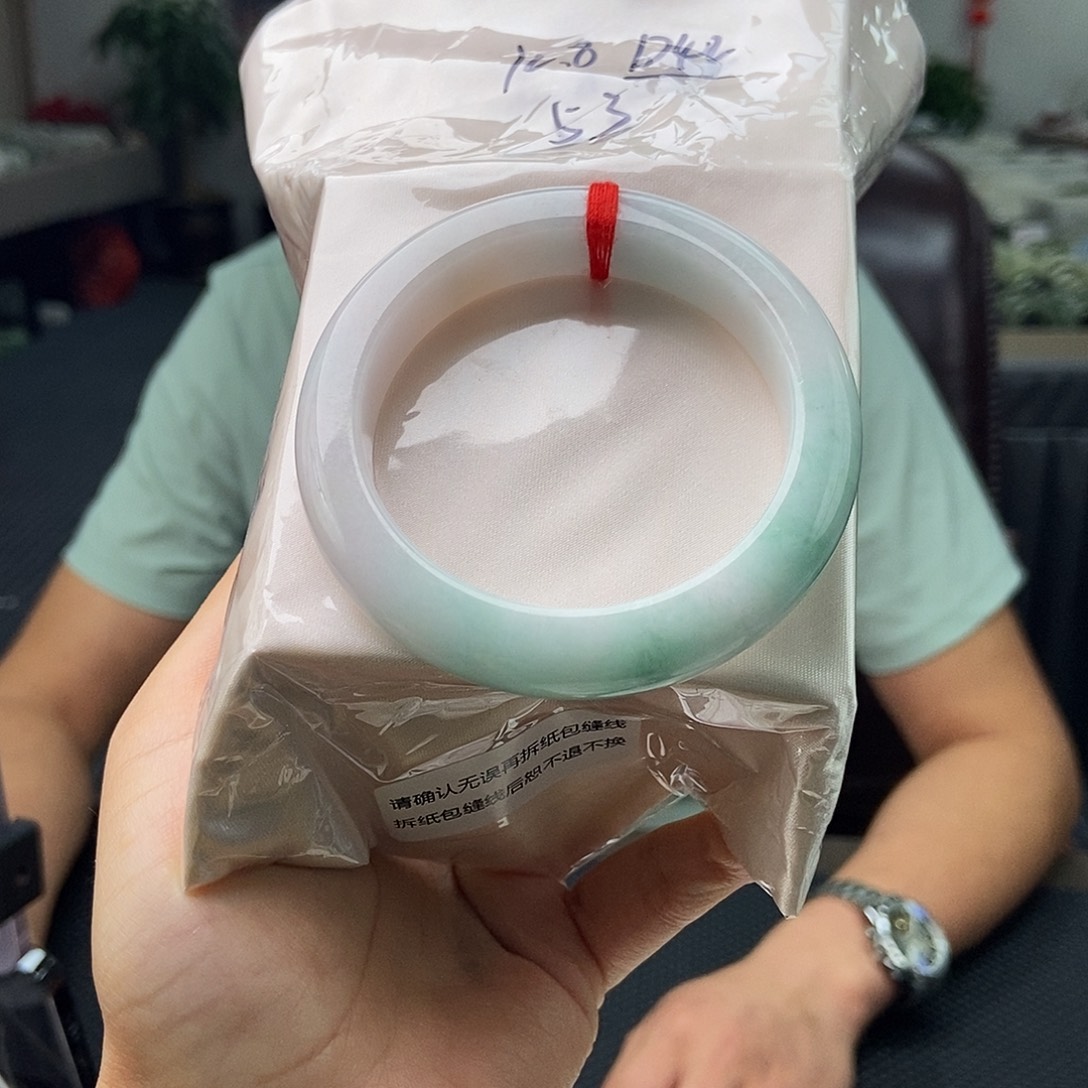 翡翠手镯未镶嵌拍一发一