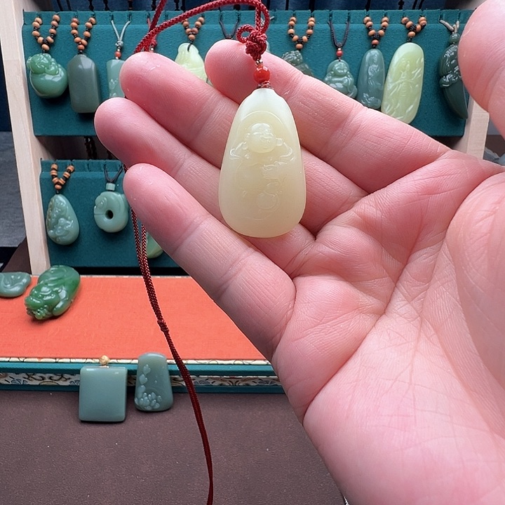 和田玉颈饰未镶嵌