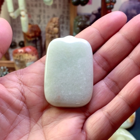 蛇纹石玉颈饰合金上**人