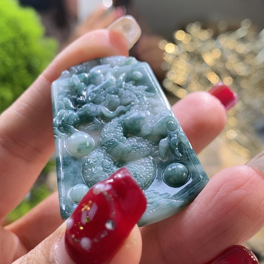 【闪购商品】翡翠颈饰未镶嵌龙牌