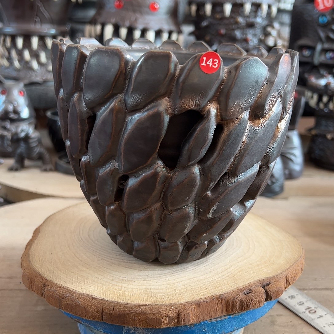 143号，有个洞，双层镂空，内口11外高13.5