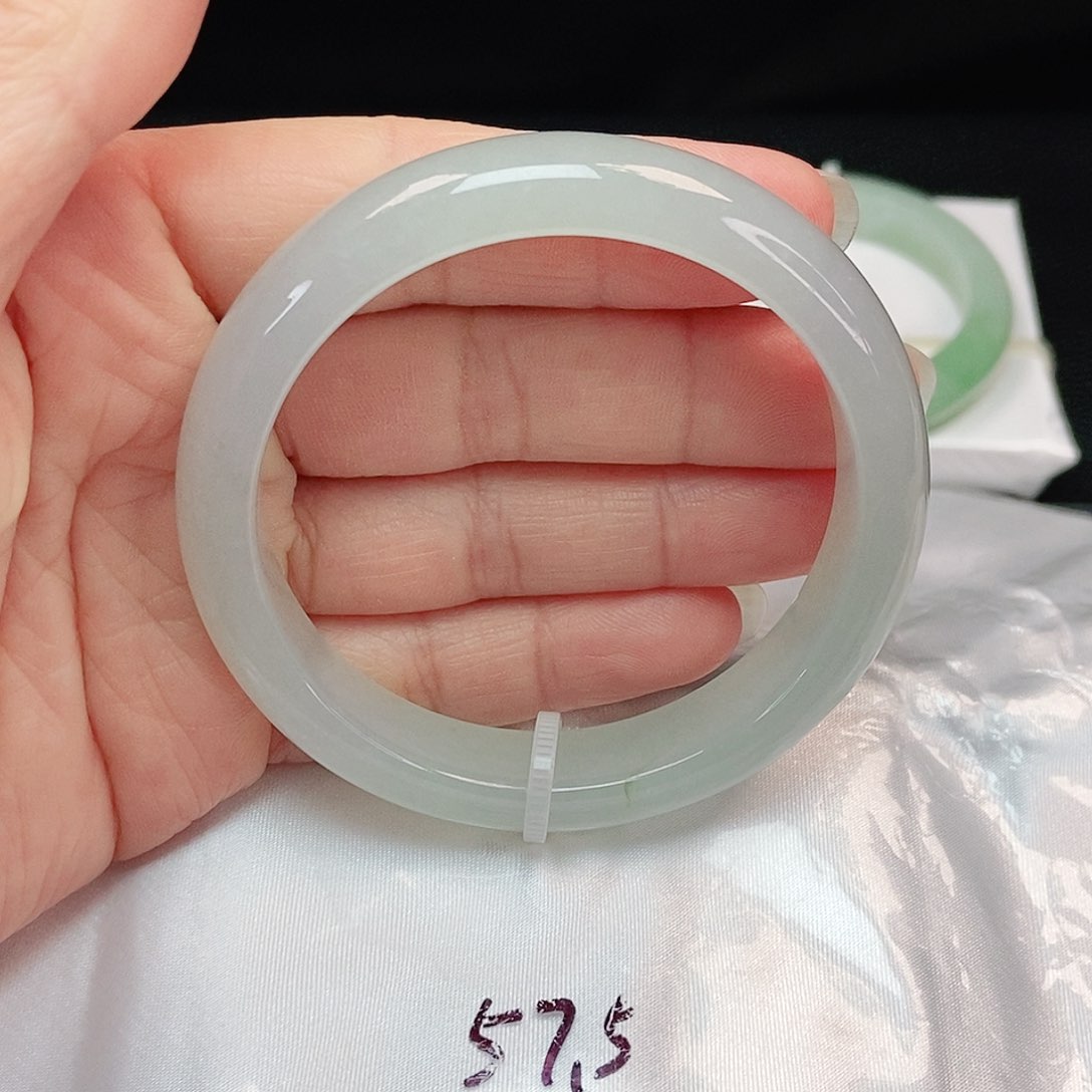 翡翠手镯未镶嵌正圈