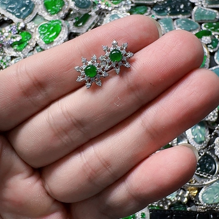 翡翠颈饰未镶嵌天然A货翡翠放漏