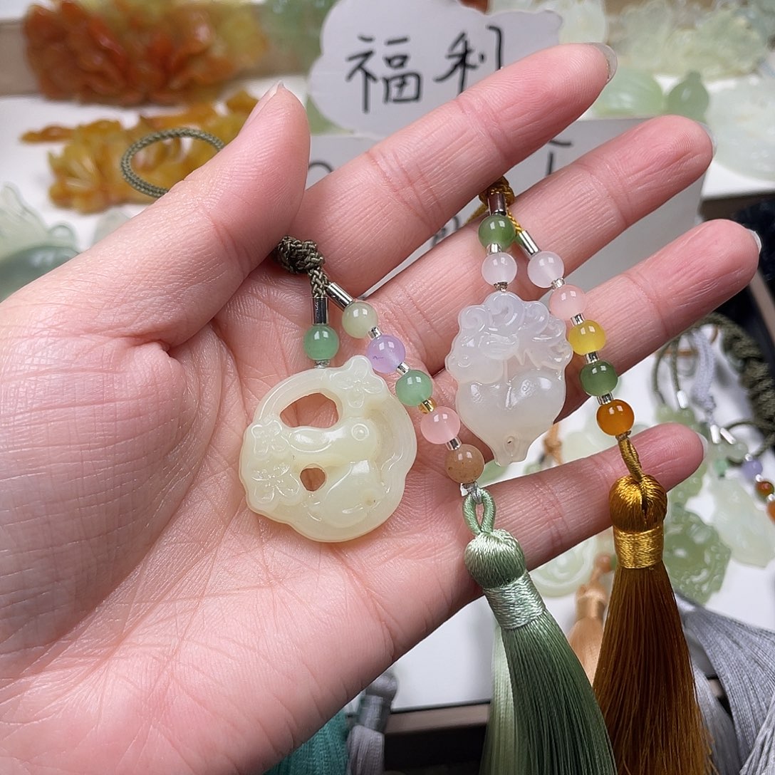 蛇纹石玉未镶嵌颈饰