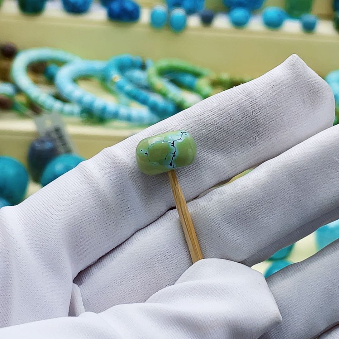 绿松石颈饰未镶嵌