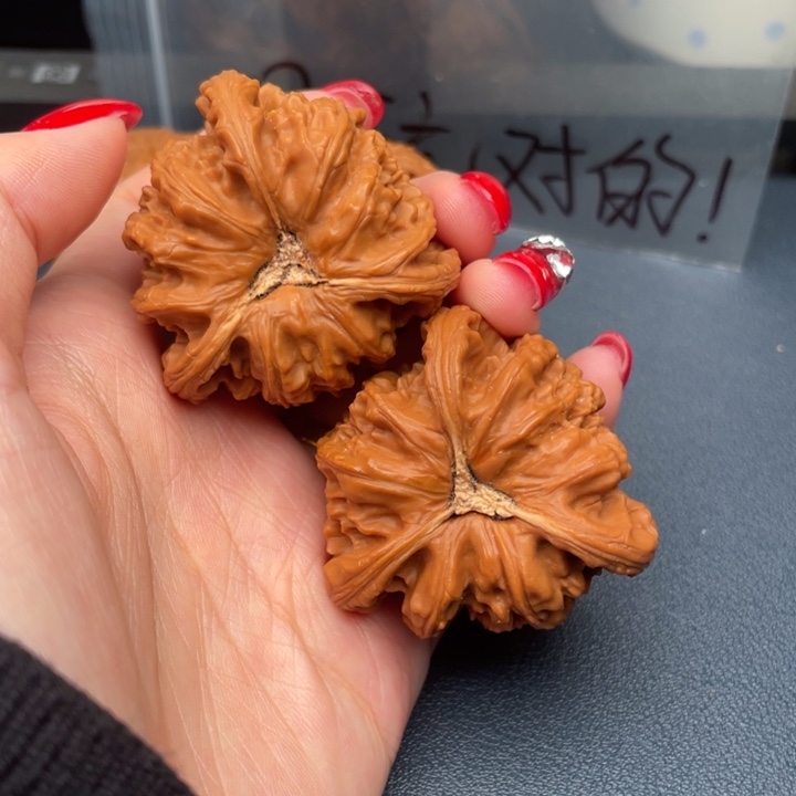 J***j吊坠文玩核桃白狮子