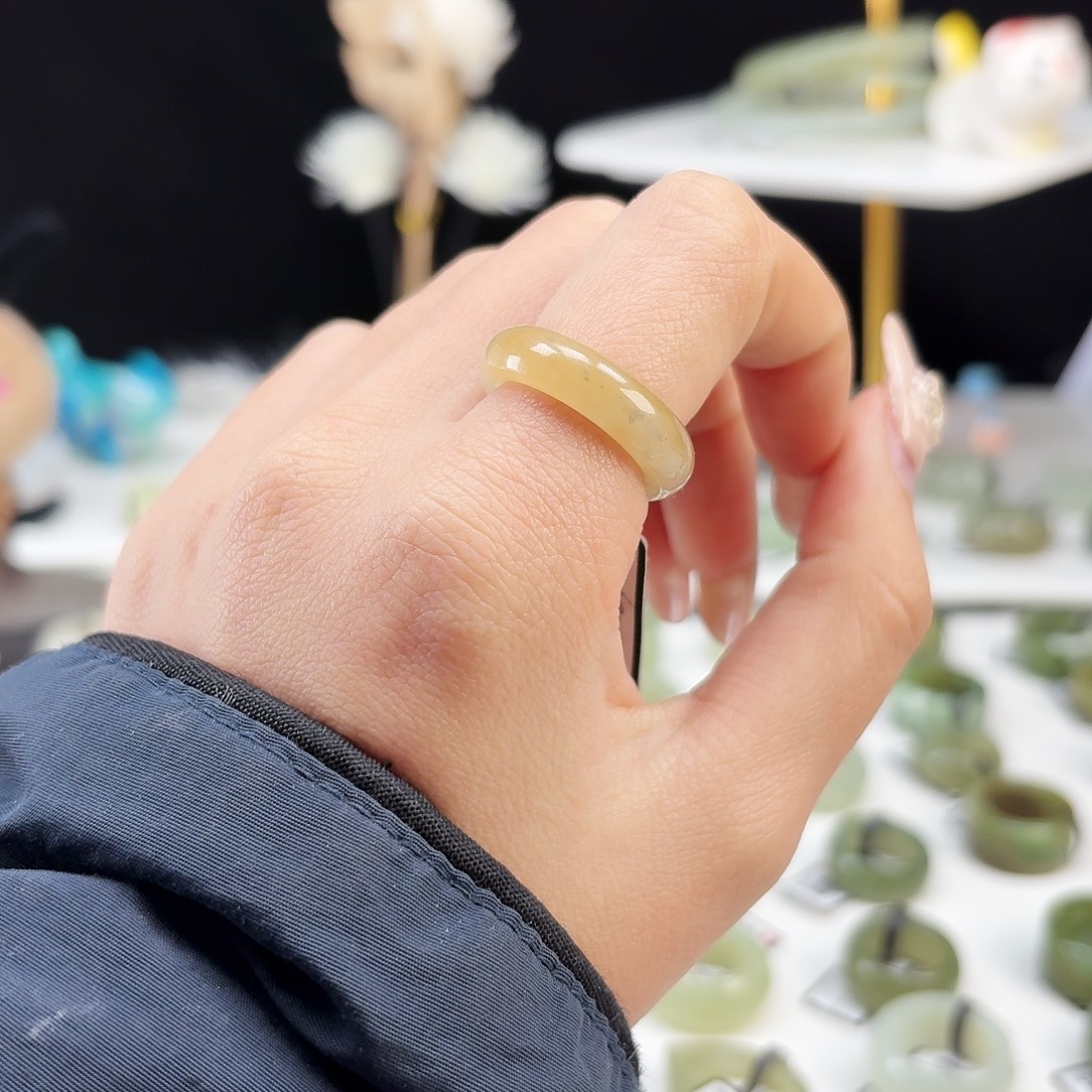 和田玉未镶嵌戒指P157糖渐变细条16.5不退换