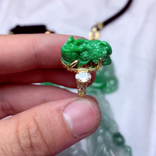 翡翠吊坠(不含链)未镶嵌