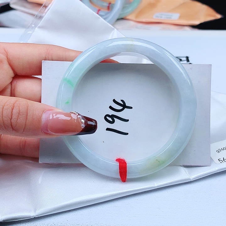 翡翠手镯未镶嵌56+正圈