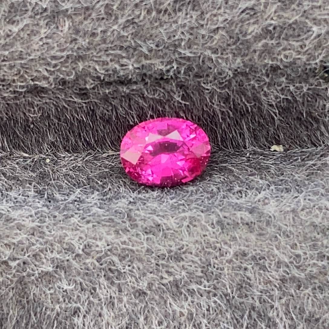 蓝宝石裸石未镶嵌小*0.52克拉无烧粉蓝宝