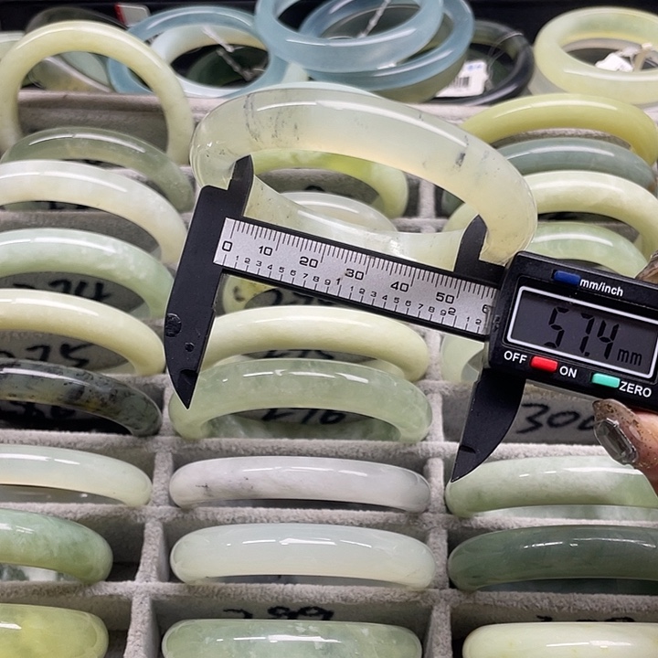 蛇纹石玉未镶嵌手镯306