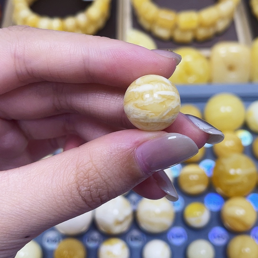 琥珀未镶嵌裸石14.5mm瑕