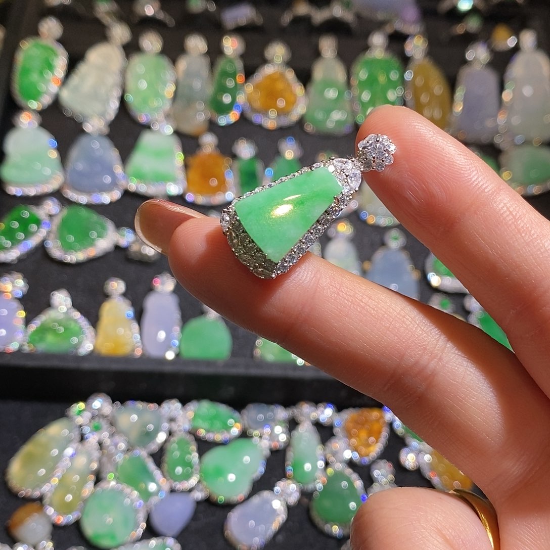 颈饰银S925镶嵌翡翠团***贝天然翡翠