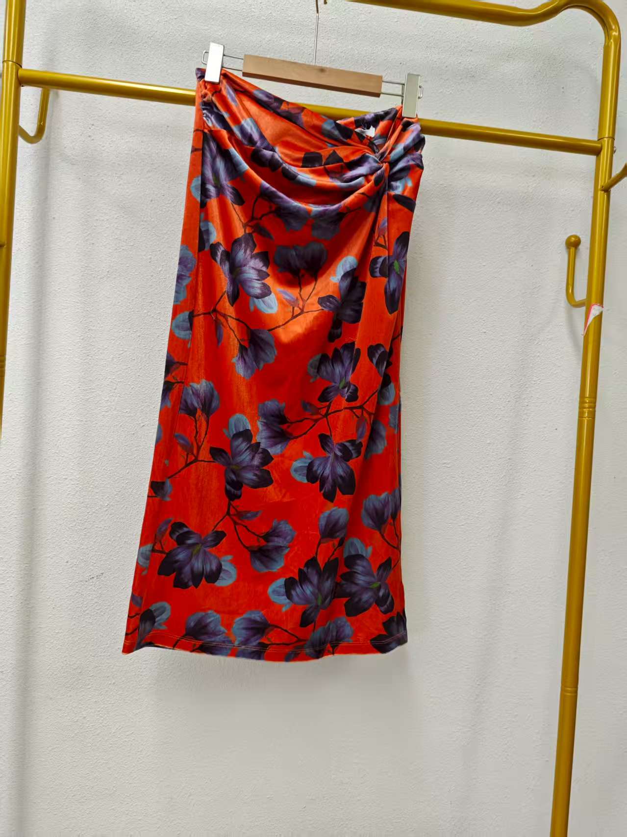 U家剪标 8仓B4-13-1507款  红色复古风拉链印花半身裙