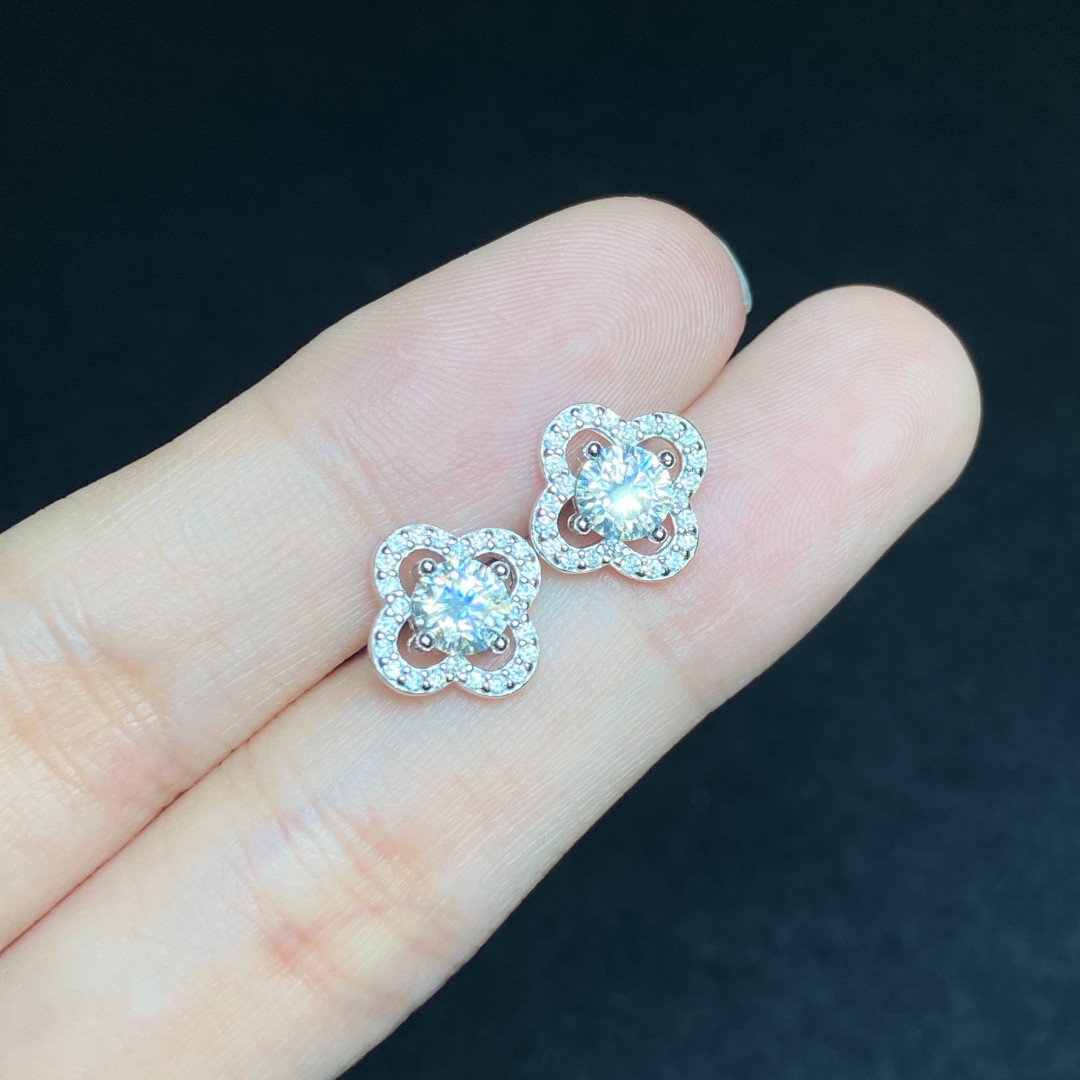 925银莫桑石银制品 【小北好物】莫桑耳钉-17QH144X247【约4mm+】