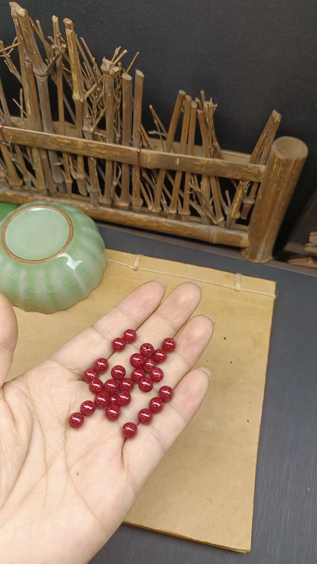 含辰砂工艺品朱砂晶体颗粒0.6尺寸
