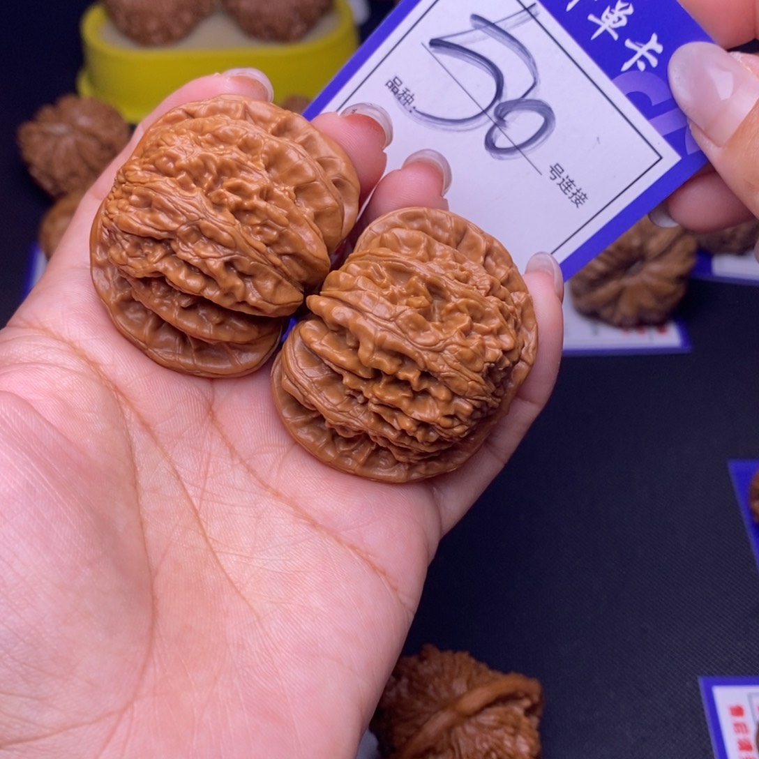 文玩核桃吊坠50号链接四座楼4.4尺