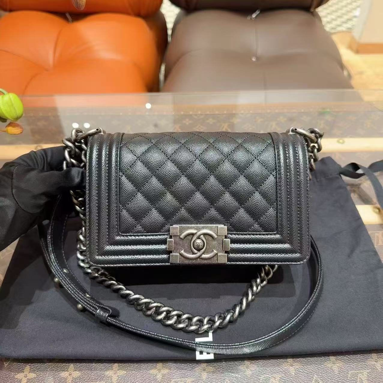未使用 Chanel/香奈儿 leboy中号荔枝纹牛皮黑色金扣【定金勿拍】