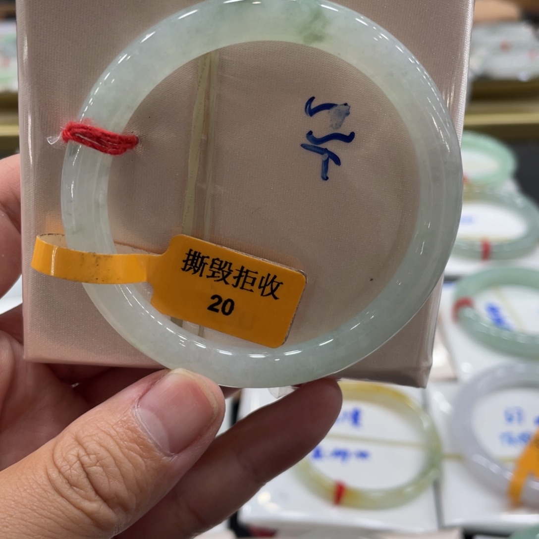 翡翠手镯未镶嵌翡翠手镯圆条