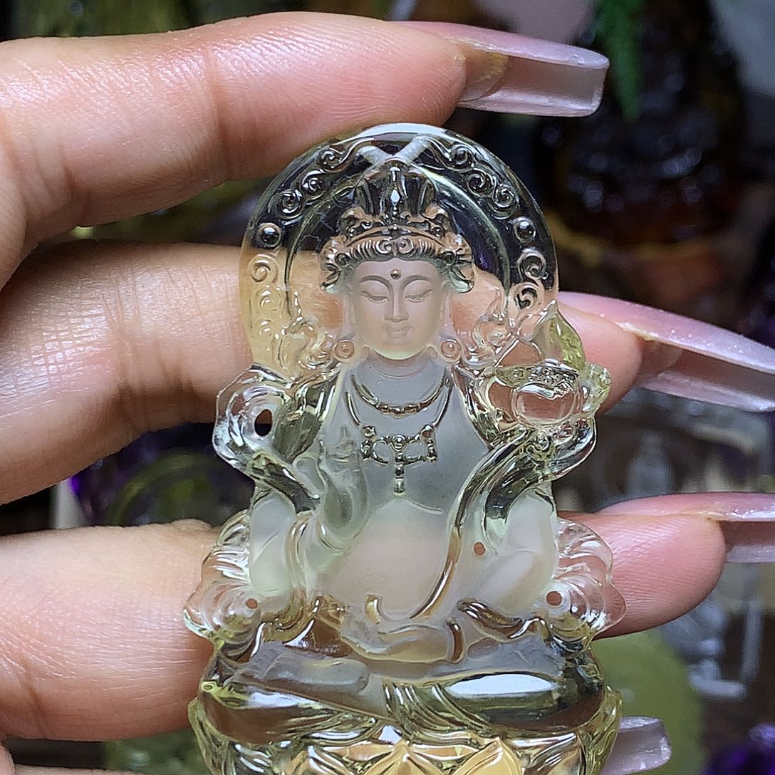 孙***义水晶未镶嵌颈饰天然