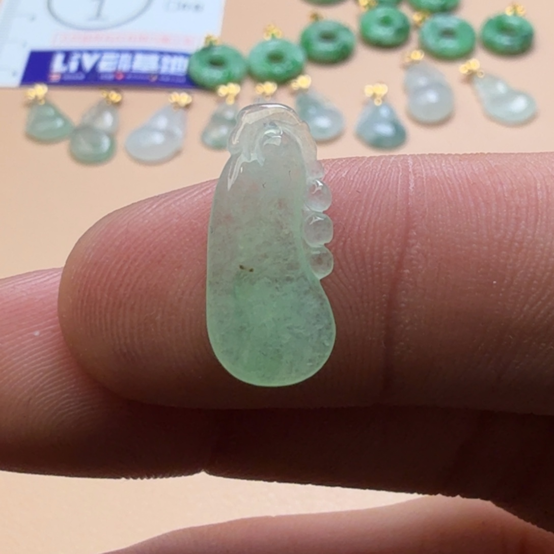 翡翠未镶嵌颈饰36