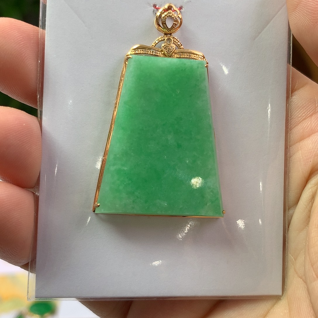 翡翠18K金镶嵌颈饰翡翠首饰