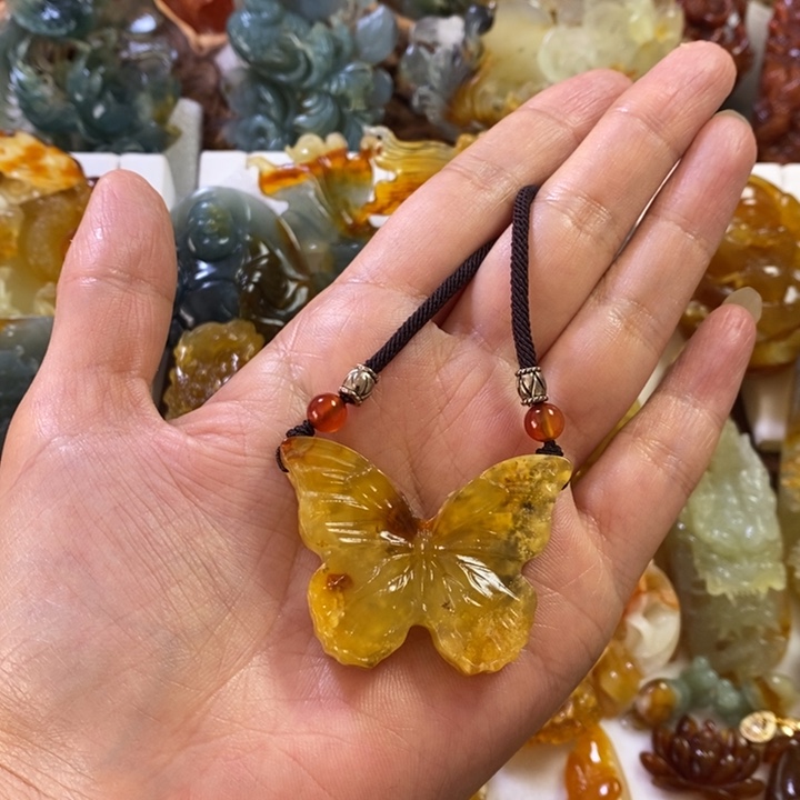 蛇纹石玉未镶嵌颈饰