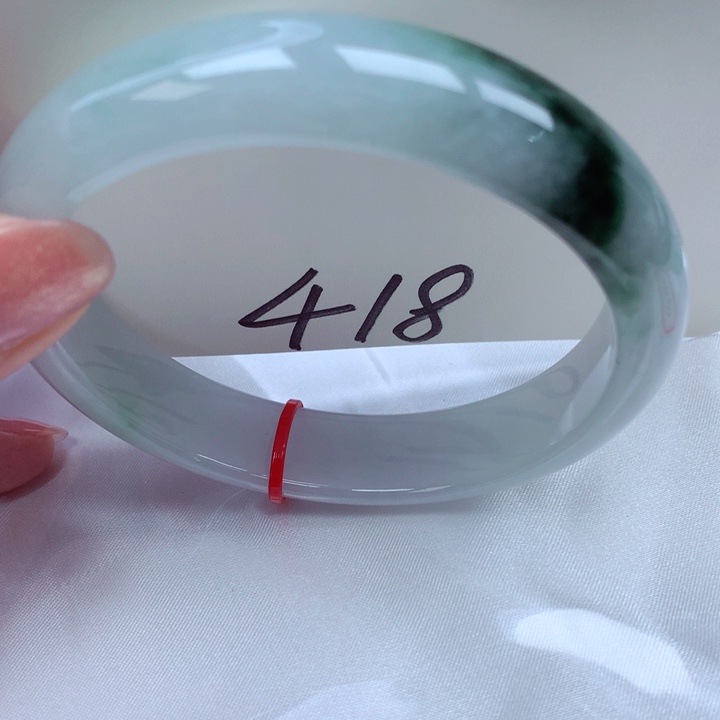 翡翠手镯未镶嵌翡翠