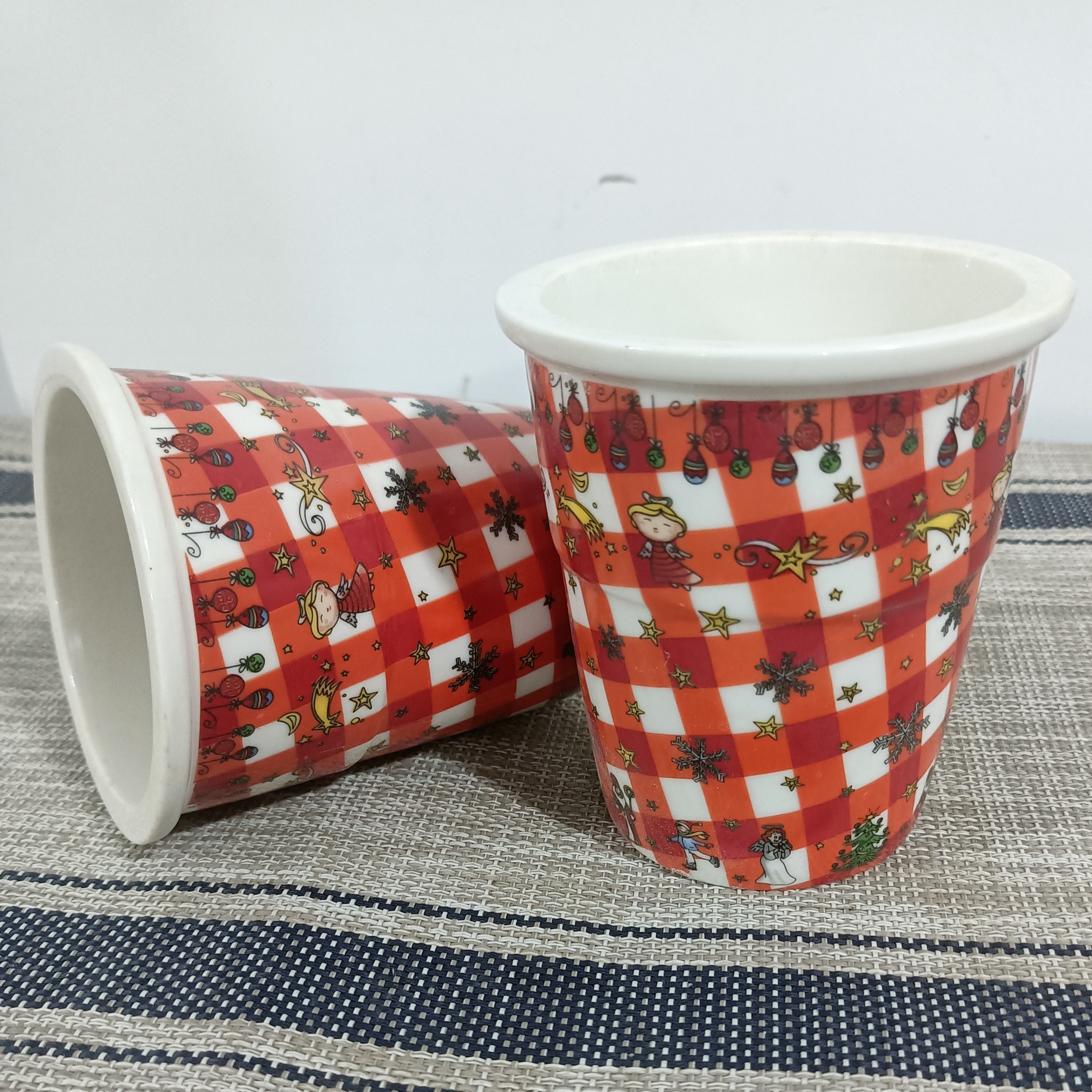 2个装微微瑕，口部直径9㎝，高度10㎝。容量约220cc，家用高温陶瓷水杯