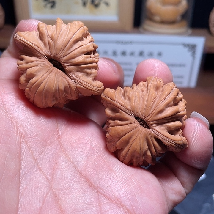 半***智文玩核桃把件汉高楼40+