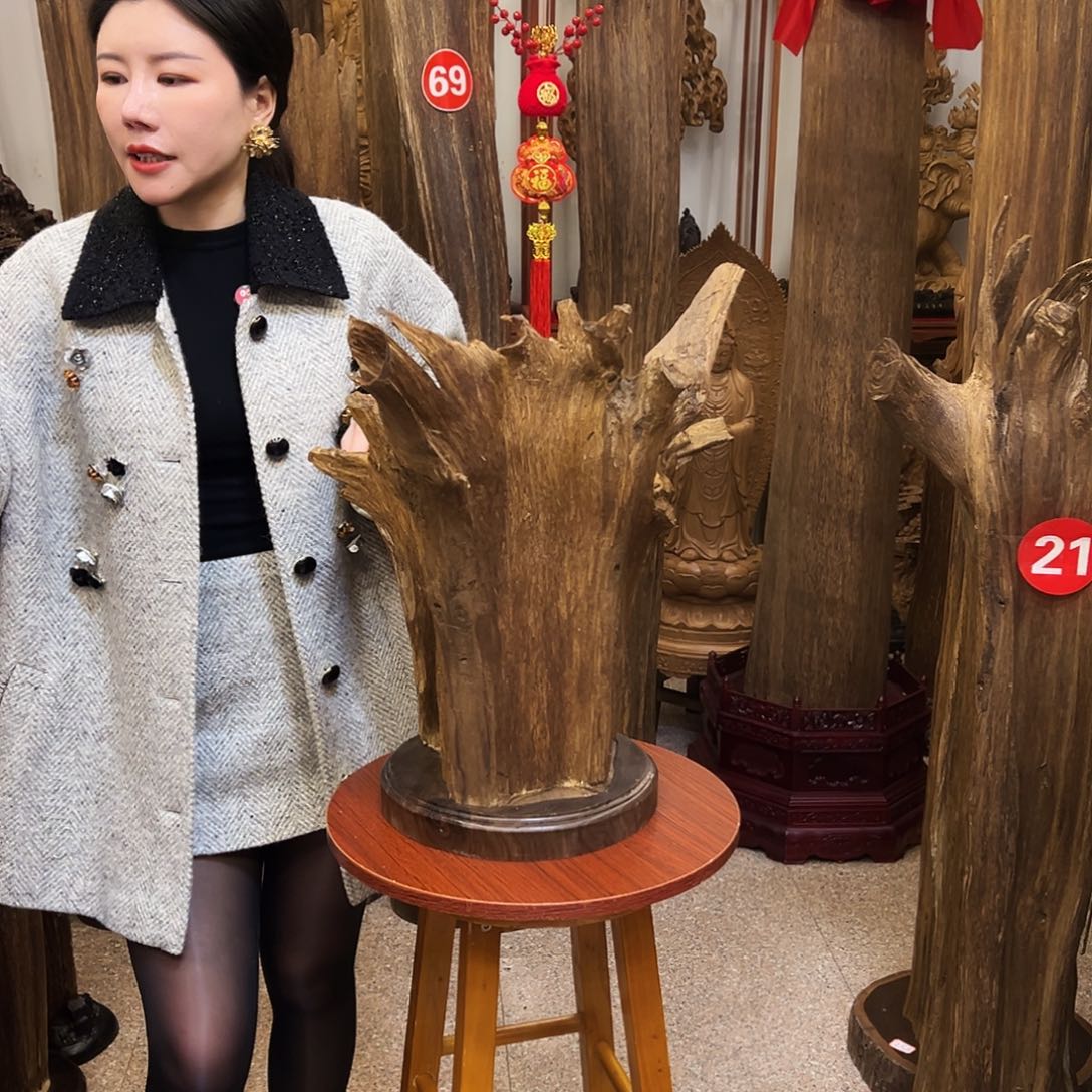 沉香摆件左****中+底座……