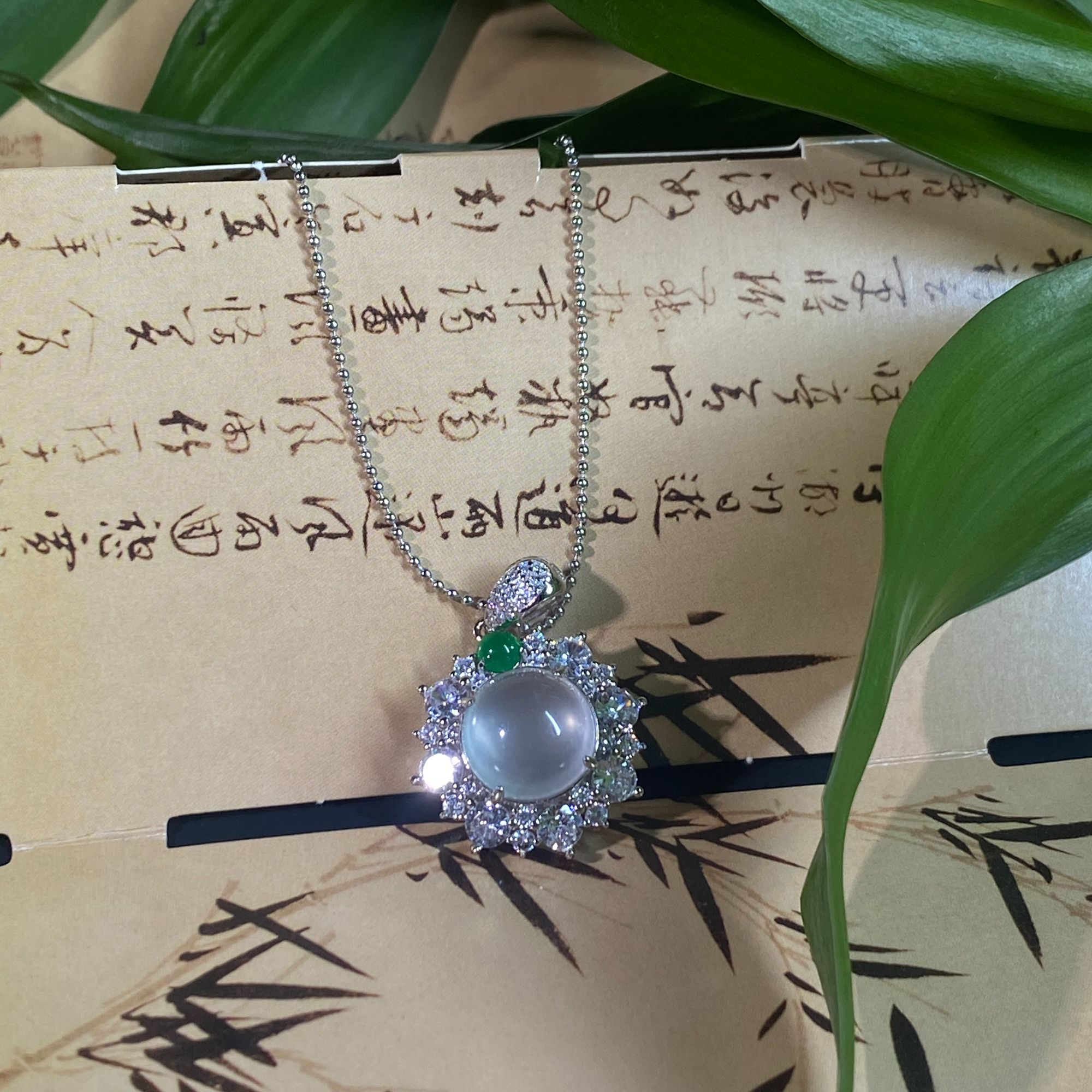 （錦拾珠宝）天然俄料石英质玉经典太阳花豪镶S925银蛋面女士款吊坠