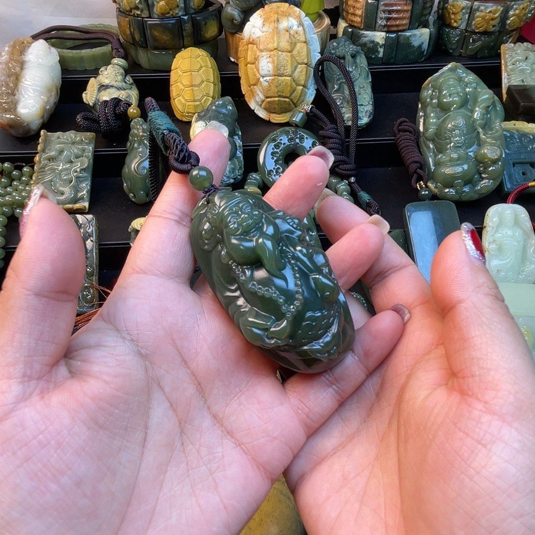 是***吖透闪石质玉未镶嵌手链