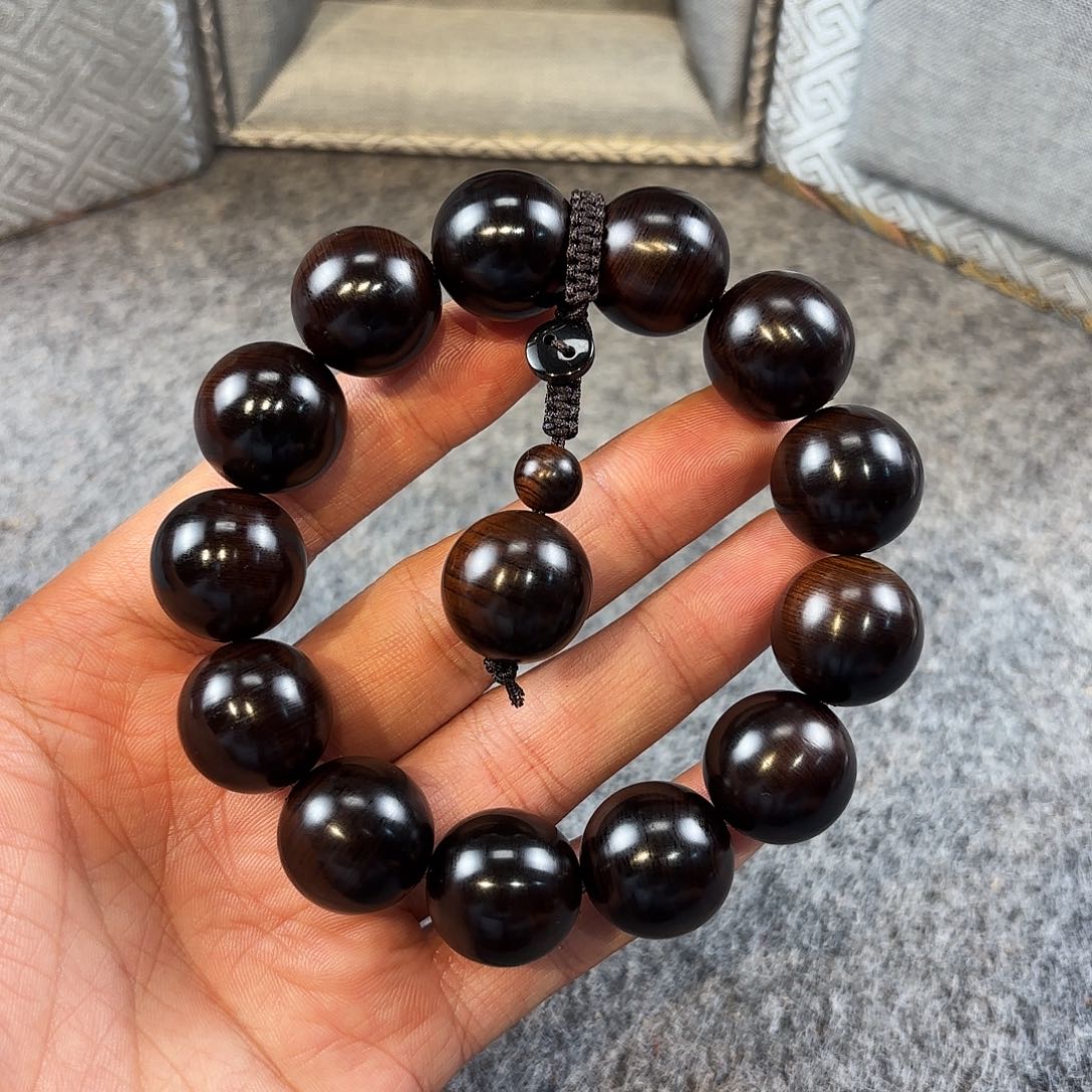 崖柏太行崖柏绿色结油手串五灵脂1.8