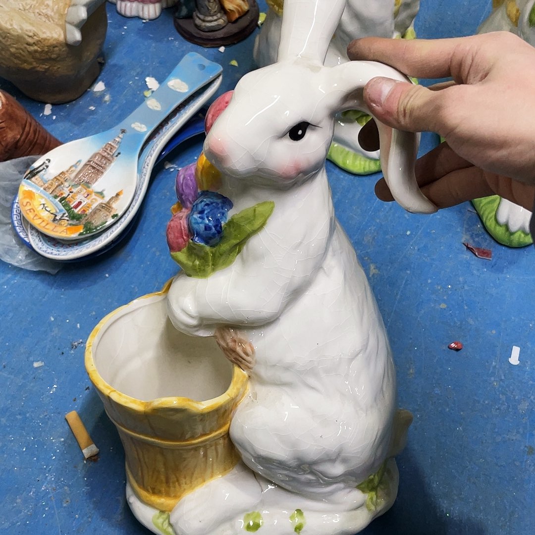 摆件  磕碰。封釉。       