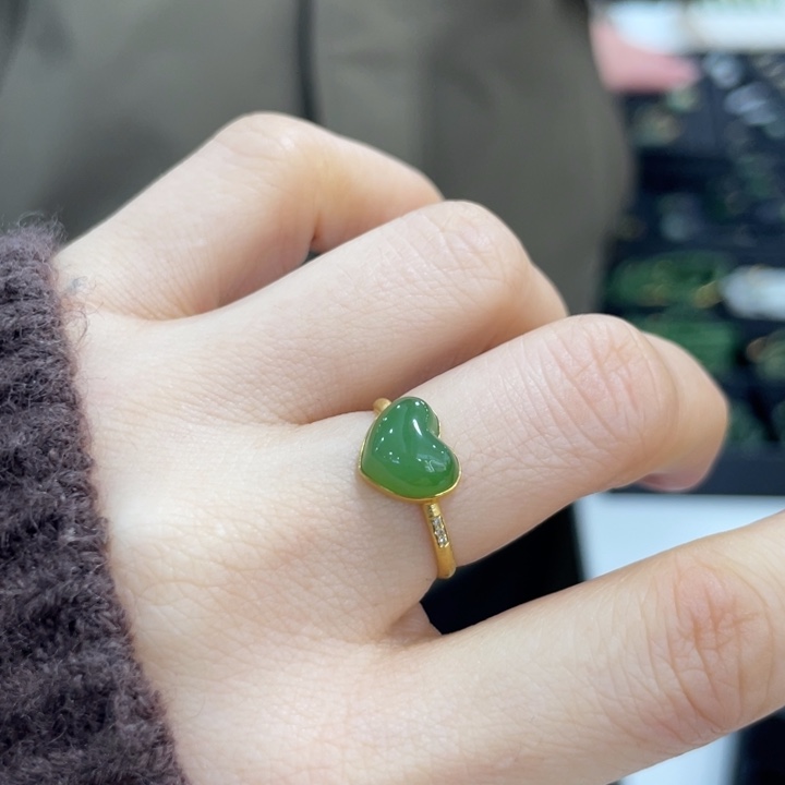 和田玉18K金镶嵌戒指